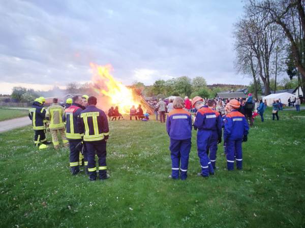 ASÜ, TM-Prüfung, Maibaum stellen_IMG-20180430-WA0008.jpg