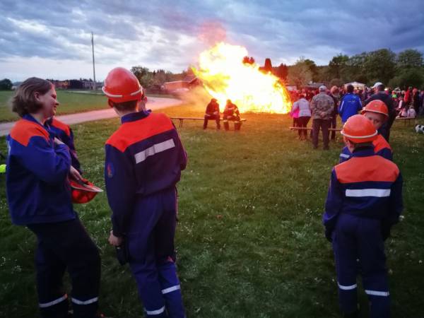 ASÜ, TM-Prüfung, Maibaum stellen_IMG-20180430-WA0016.jpg