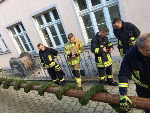 ASÜ, TM-Prüfung, Maibaum stellen_IMG-20180501-WA0016.jpg