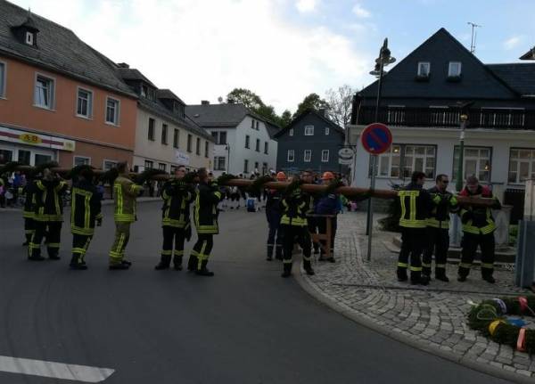 ASÜ, TM-Prüfung, Maibaum stellen_IMG-20180501-WA0026.jpg
